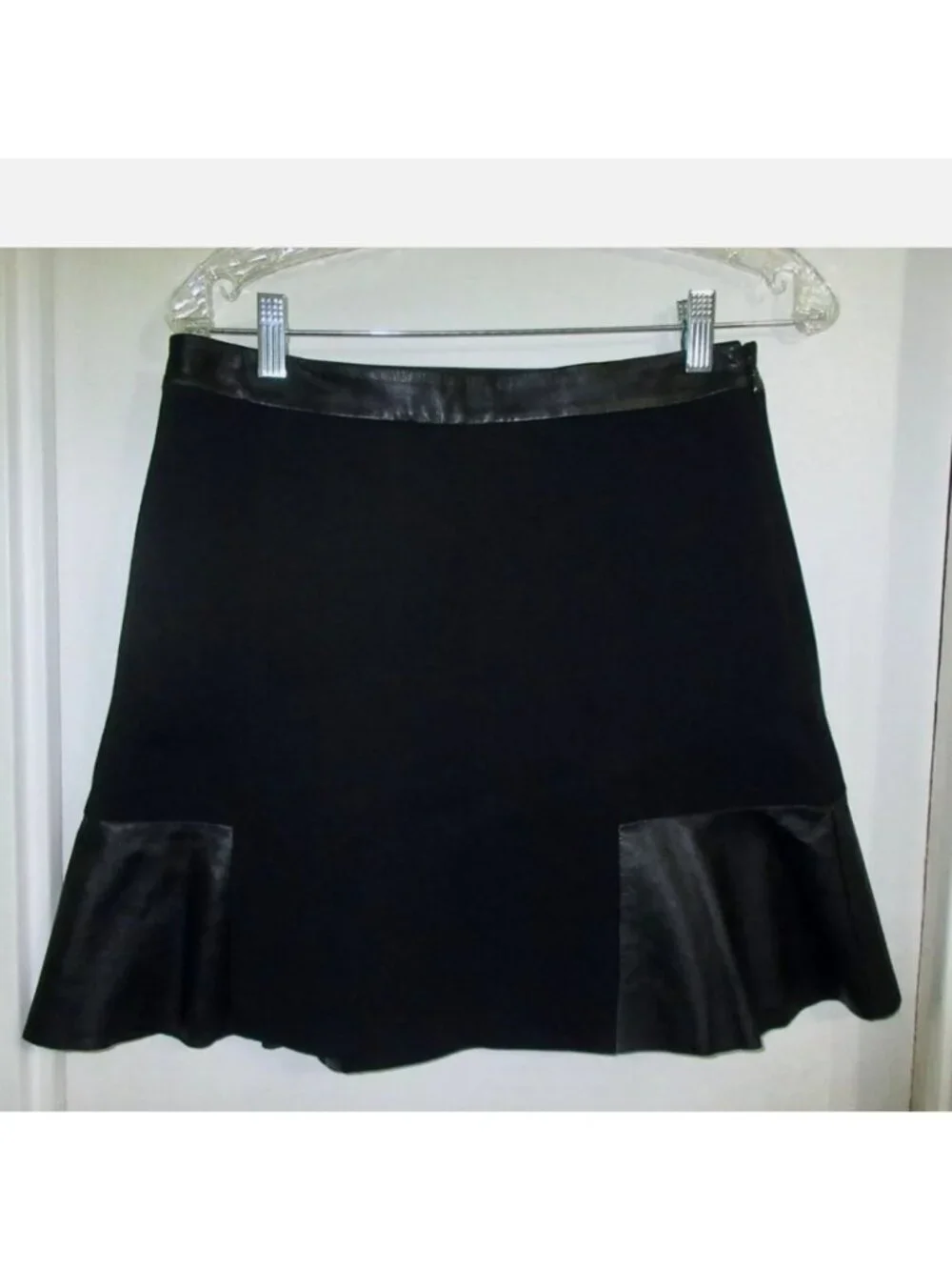 Club Monaco mini skirt w/ lambskin leather accents